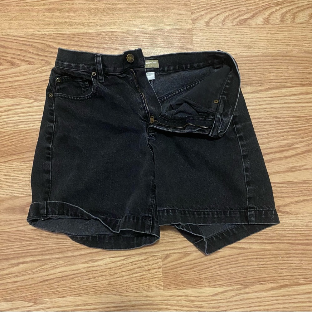 Liz caliborne black jean shorts size:4